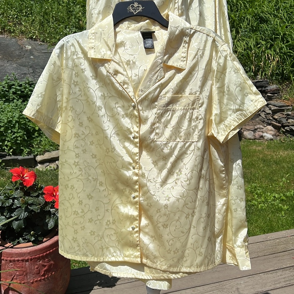 Secret treasures, yellow pajamas, short sleeve button-down size extra large